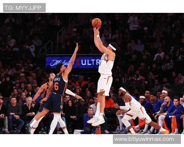 布克本赛季场均253次空位三分球引领联盟展现超强投射能力